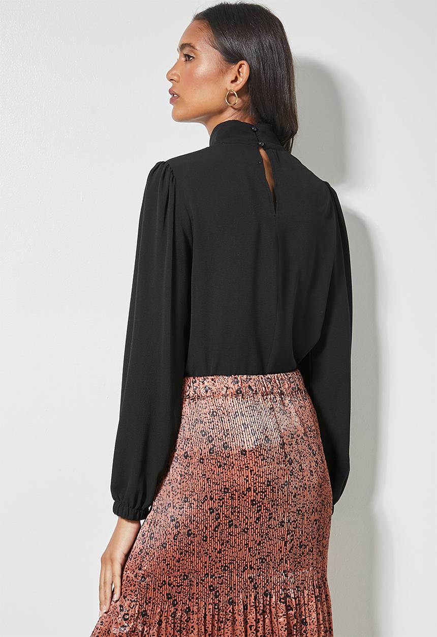 Superbalist - Funnel neck shell - black