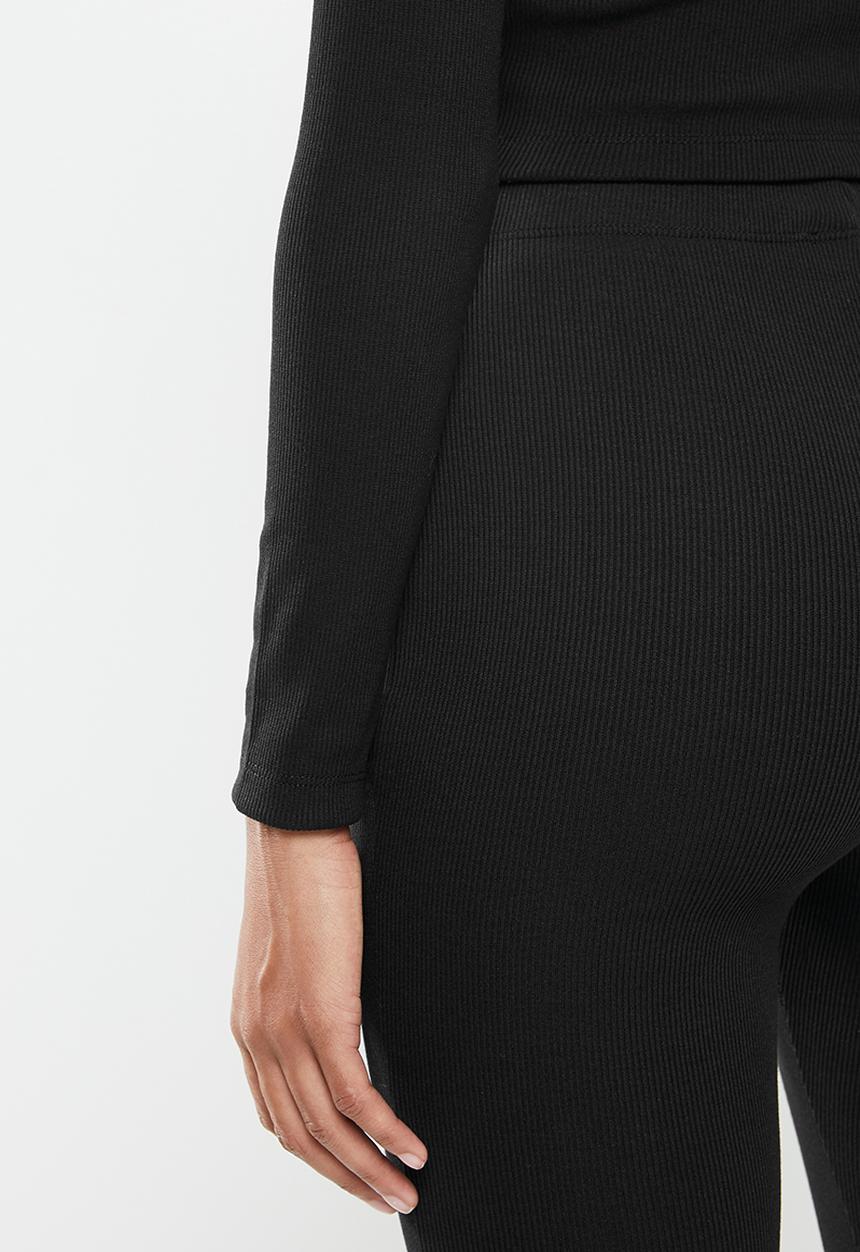 Blake - Rib turtleneck fitted crop top - black