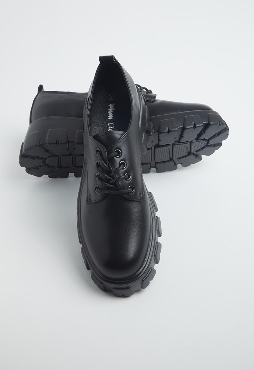 Plum - Fable lug sole brogue - black