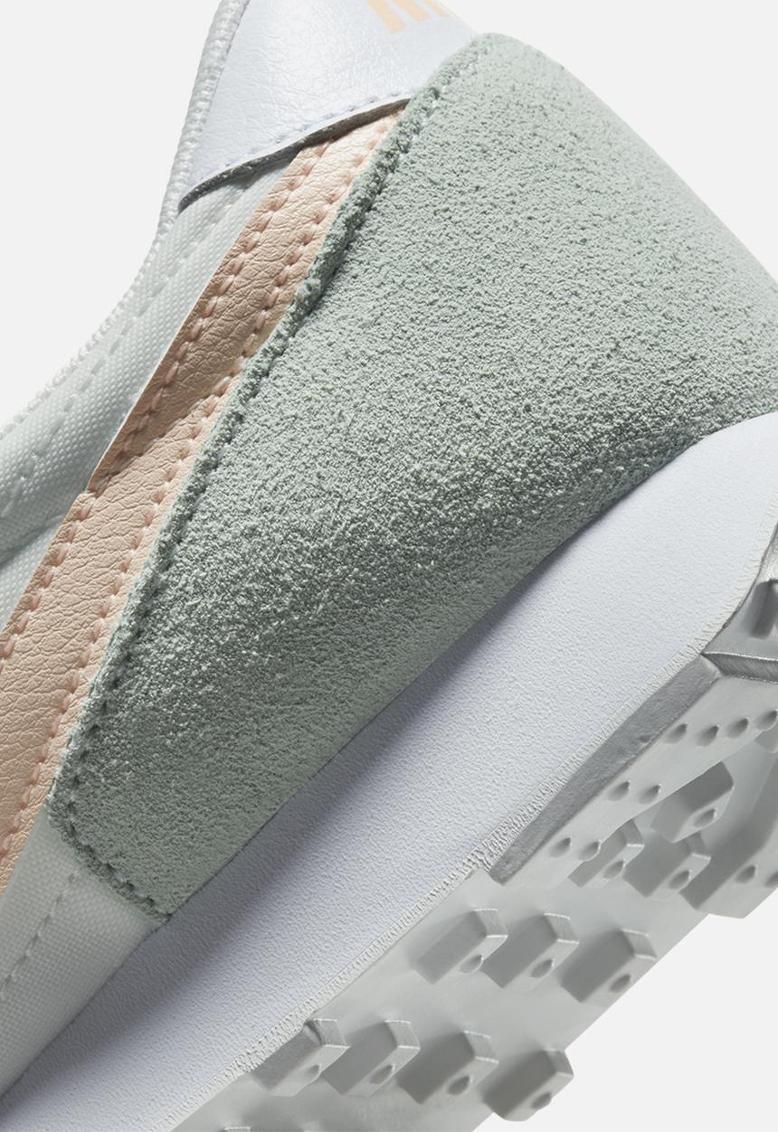 Nike - Daybreak - sail/crimson tint-barely green