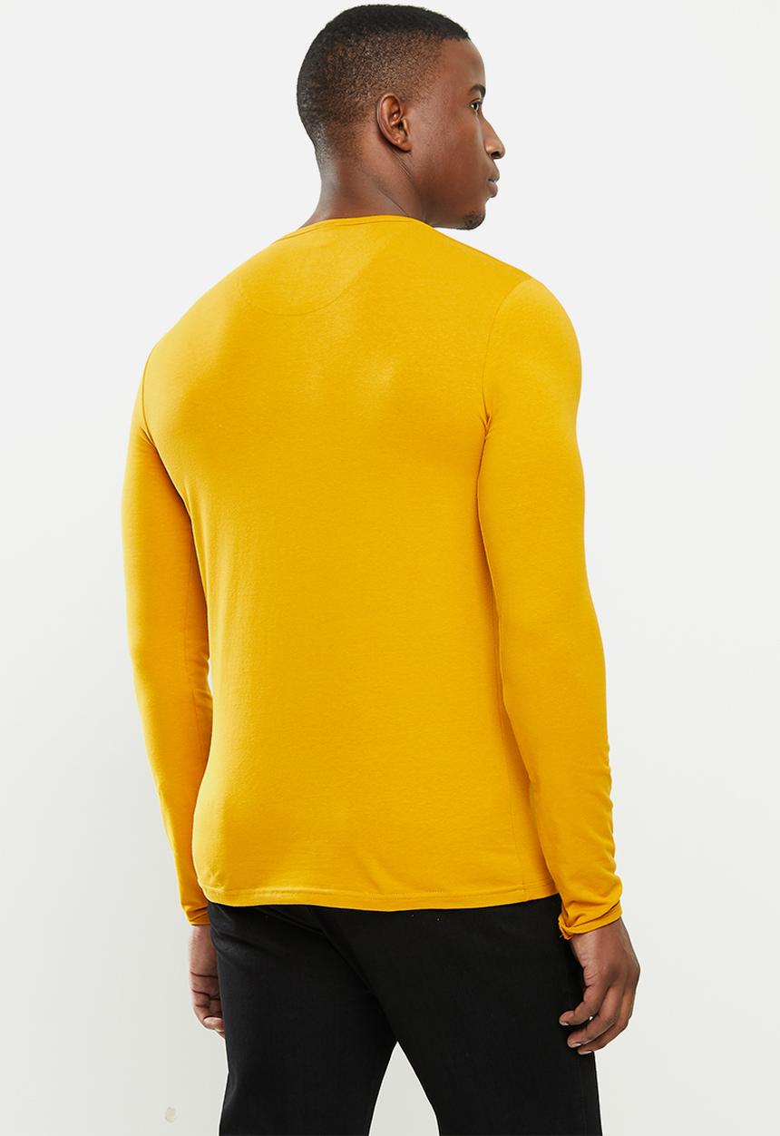 SOVIET - Dawn long sleeve v-neck tee - mustard