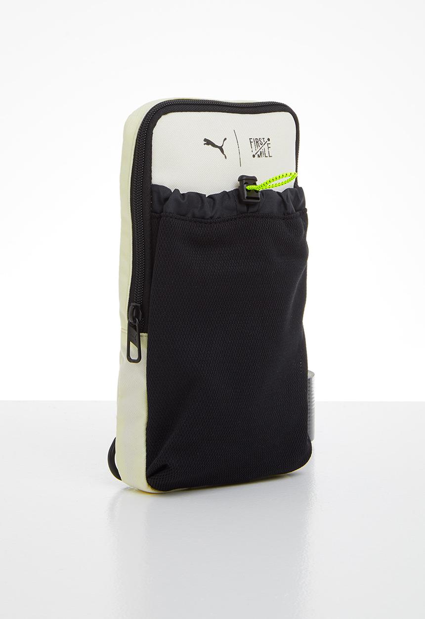 PUMA - First mile cross body - beige & black