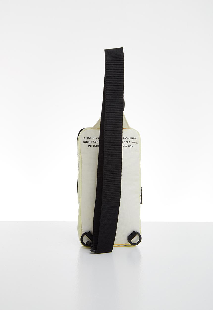 PUMA - First mile cross body - beige & black