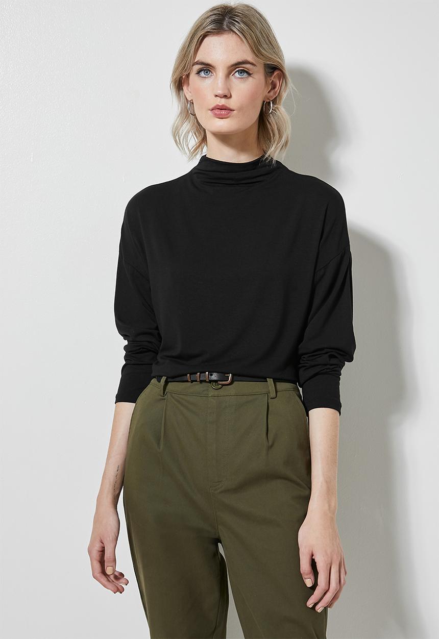 Superbalist - Grown on neck easy fit tee - black