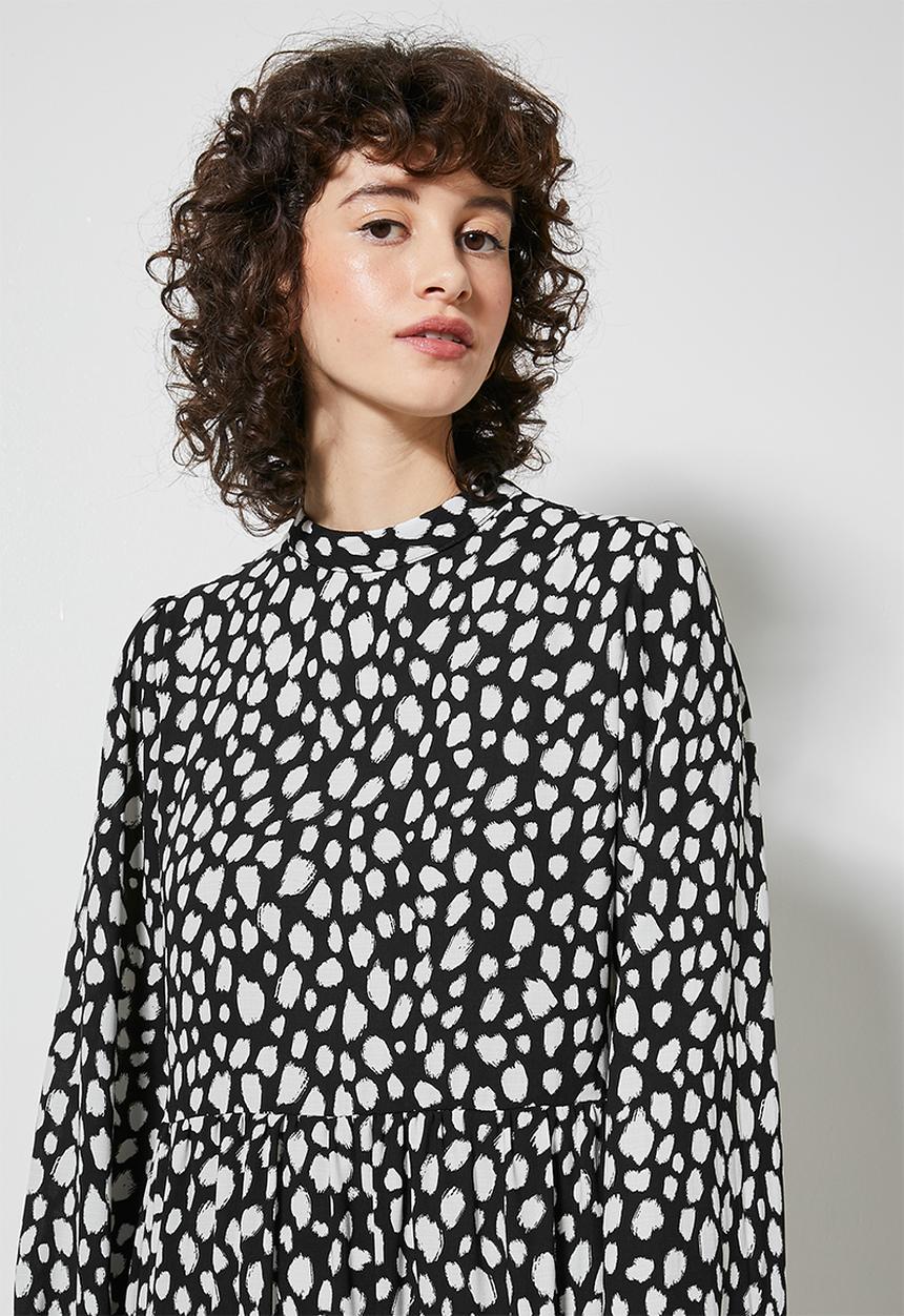 Superbalist - Turtleneck tiered dress - black & white 