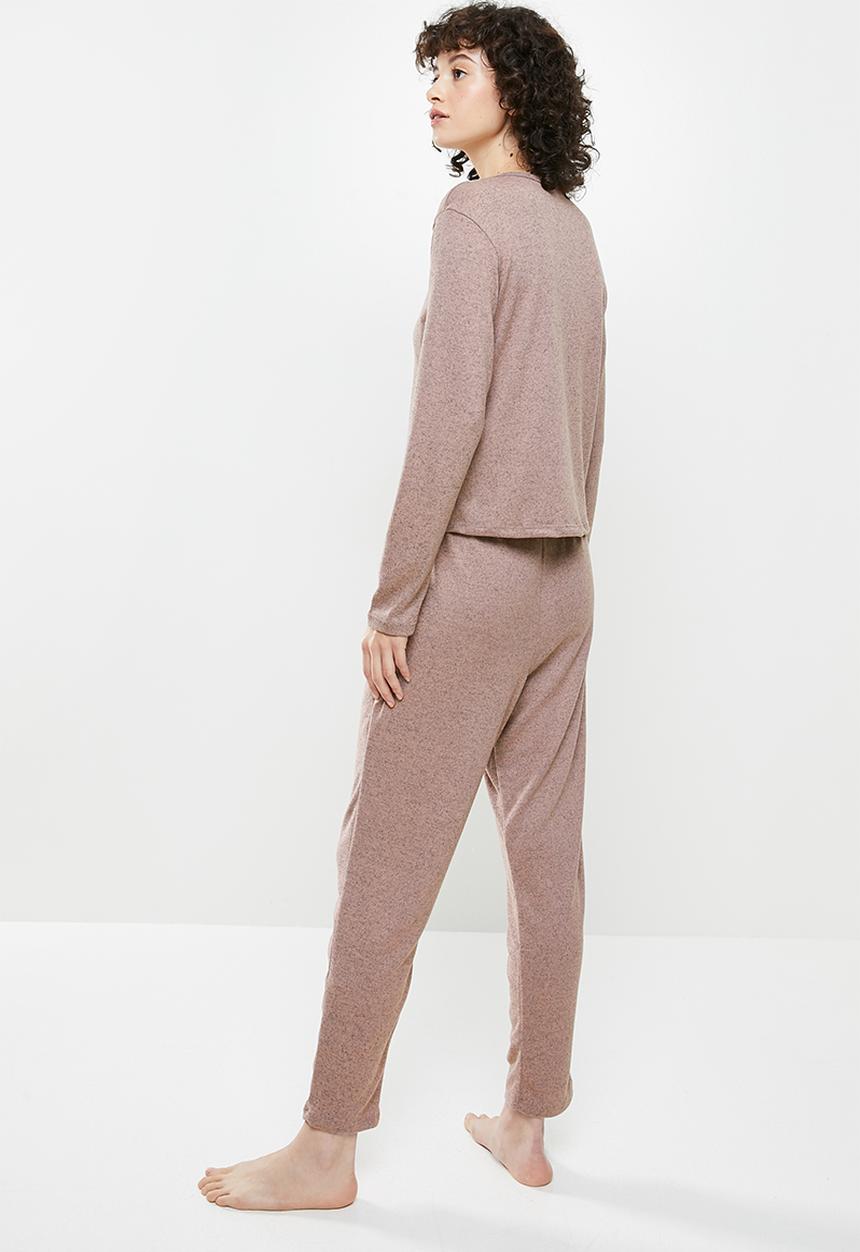 Superbalist - Soft touch sleep top & drop crotch pants set - mocca