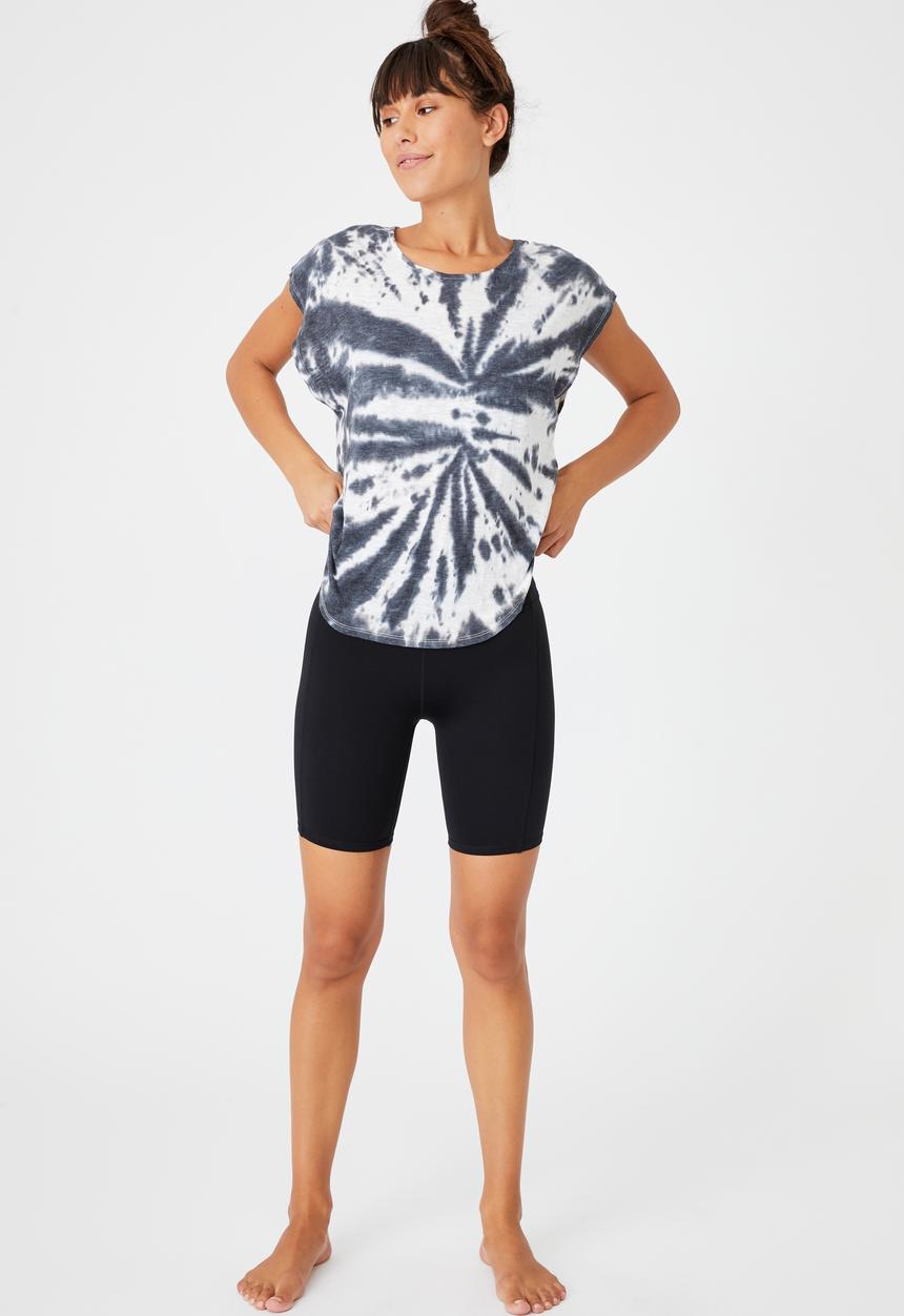 Cotton On - Active scoop hem T-shirt - black tie dye
