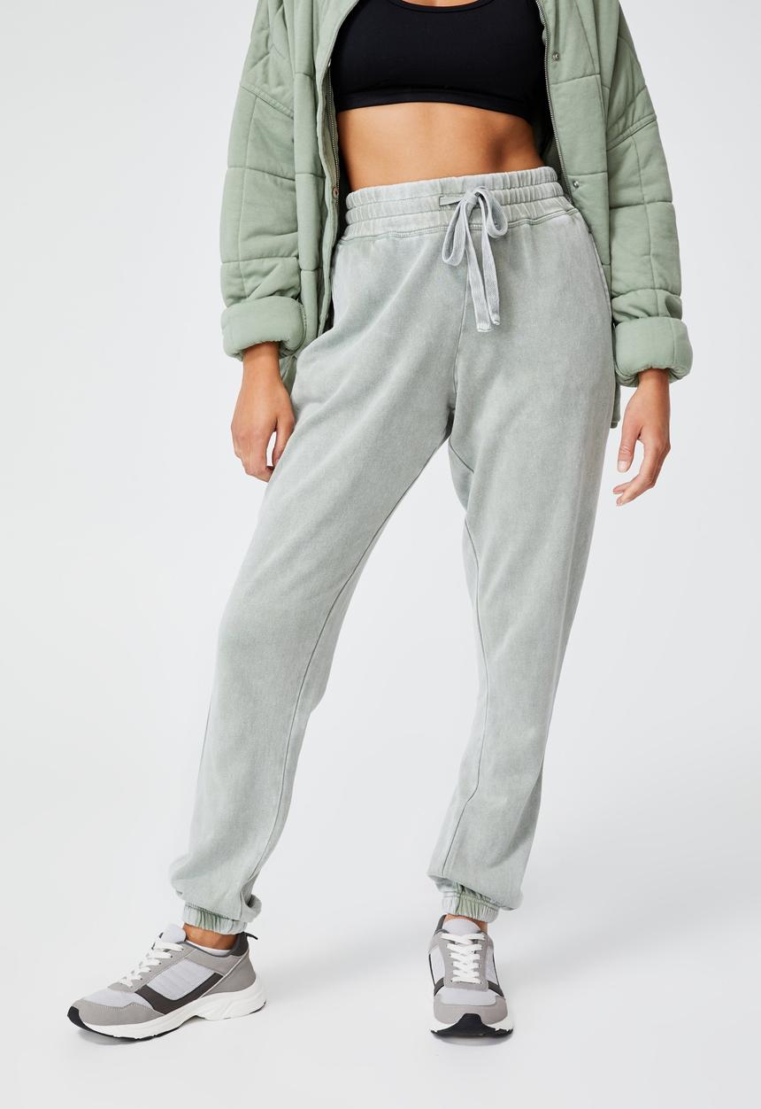 Cotton On - Lifestyle gym track pant - desert sage wash