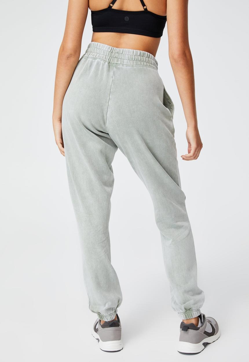 Cotton On - Lifestyle gym track pant - desert sage wash