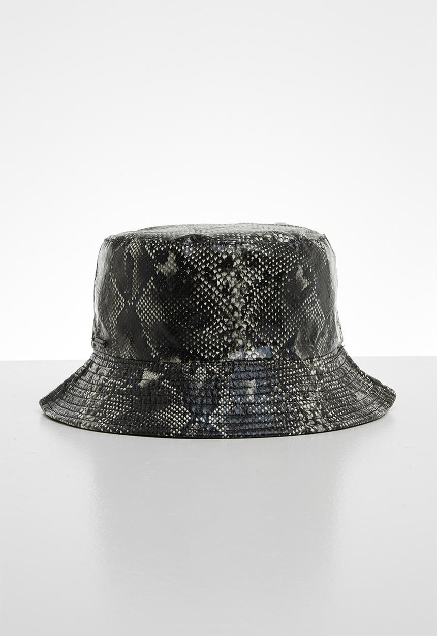 SISSY BOY - Pu snake print bucket hat - black