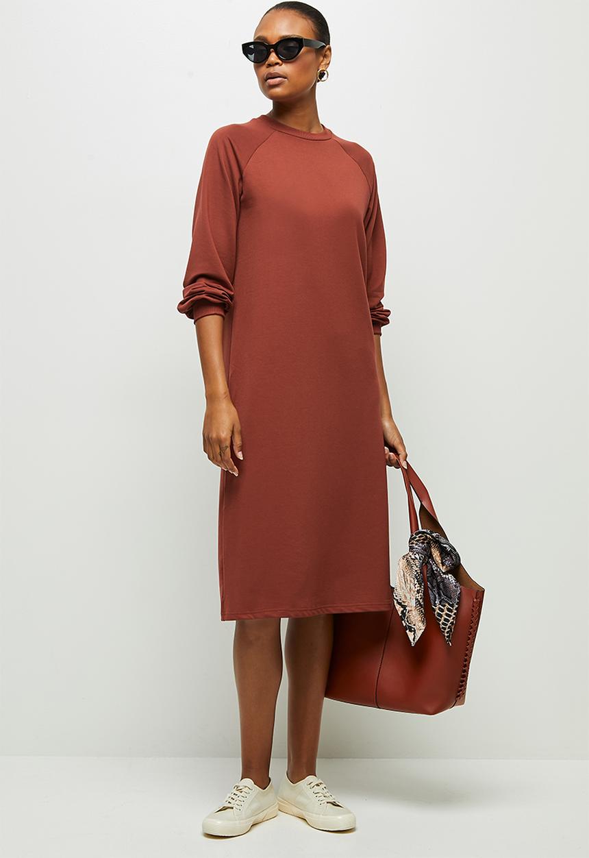 edit - Long sleeve sweater midi dress - rust