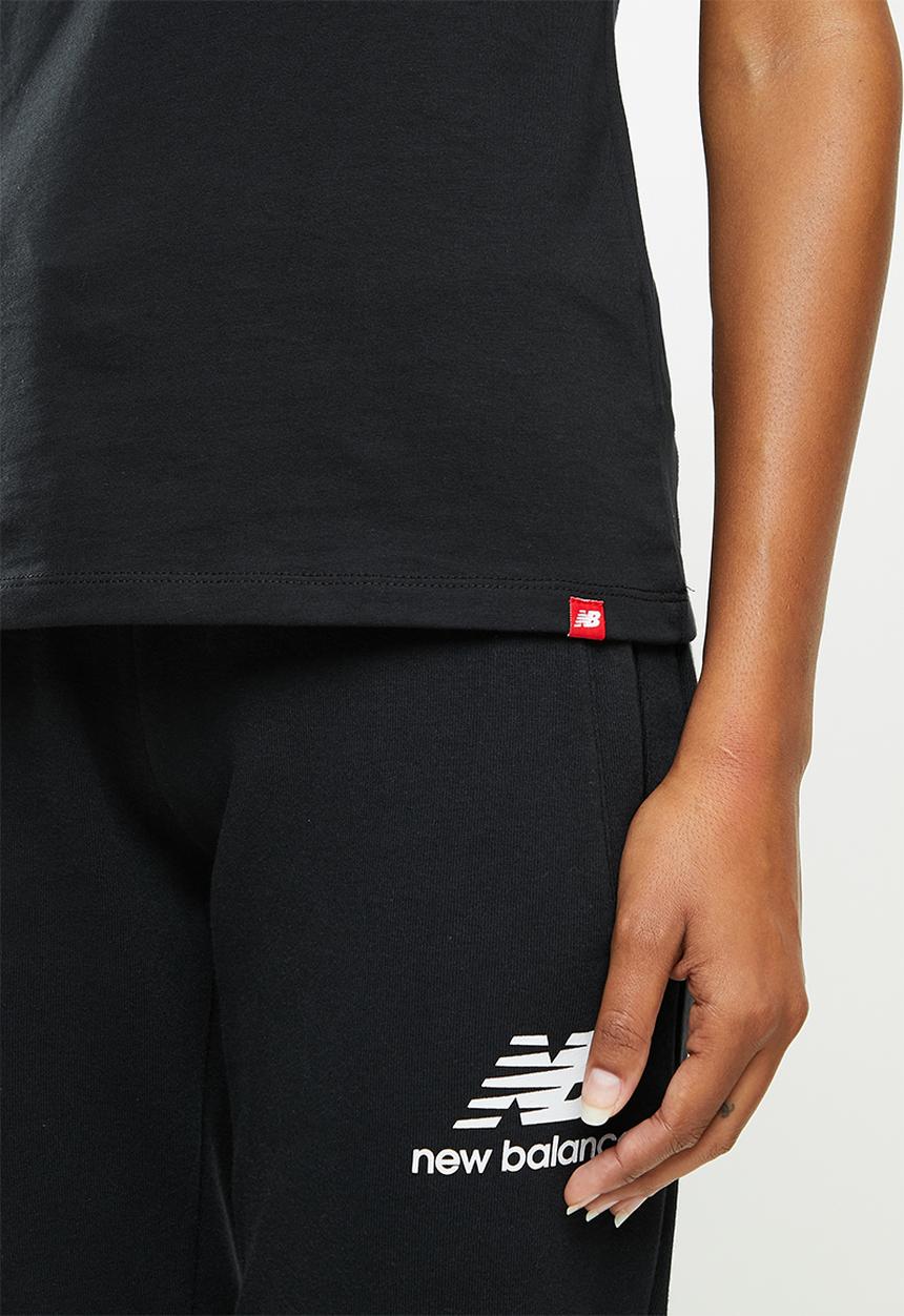 New Balance  - Essentials stacked logo tee - black