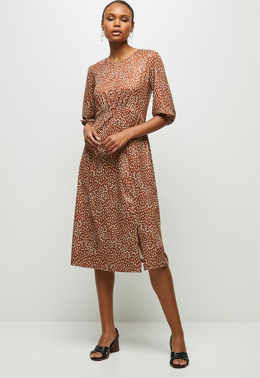 edit - 3/4 sleeve curved waist knit midi - rust 
