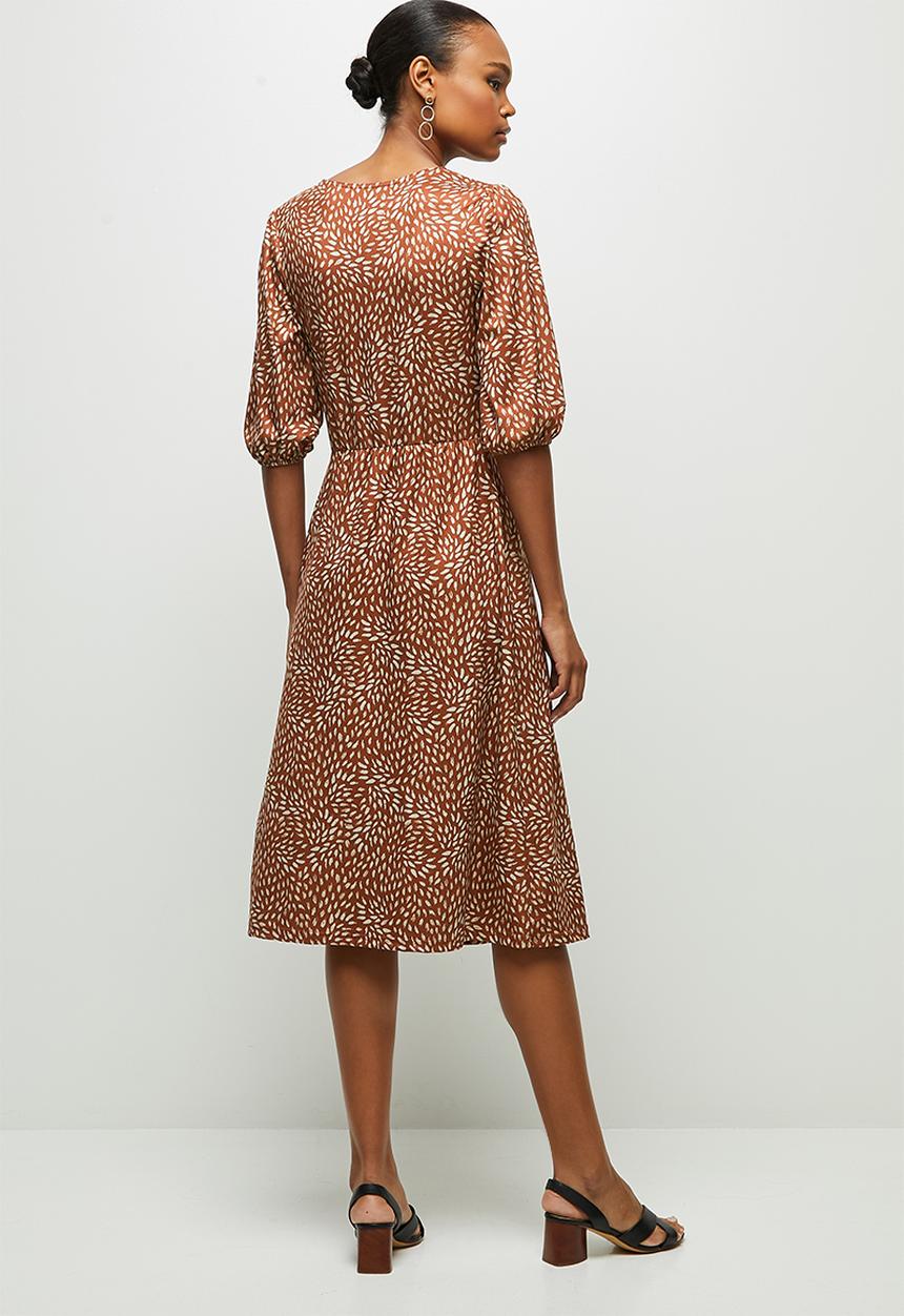 edit - 3/4 sleeve curved waist knit midi - rust 