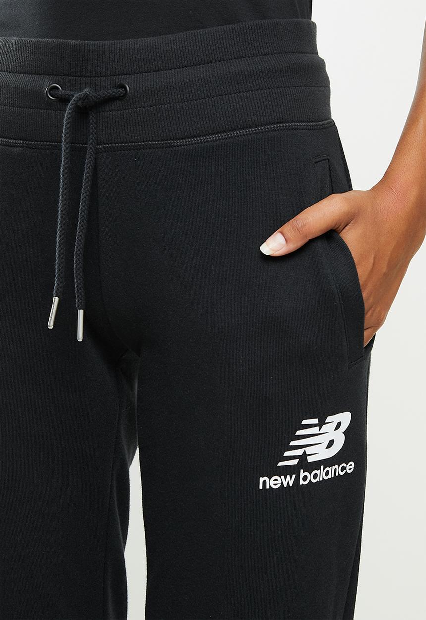 New Balance  - Essentials stacked logo pants - black
