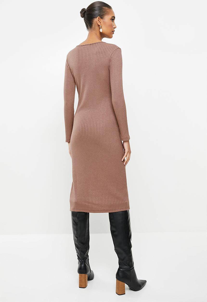 VELVET - Ribbed midi bodycon dress with thigh-high slit - cognac