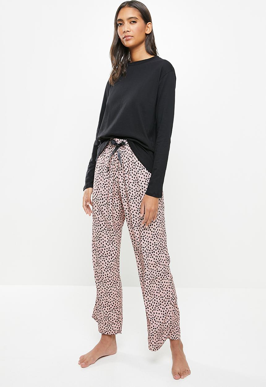 Superbalist - Sleep long sleeve fitted top & pants - black & pink