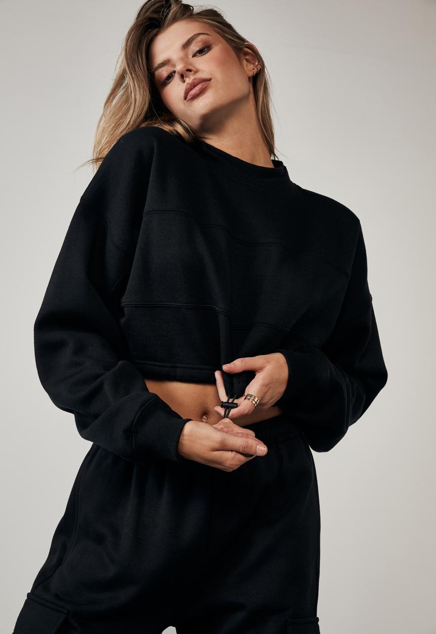 Factorie - Cropped toggle hem crew - black