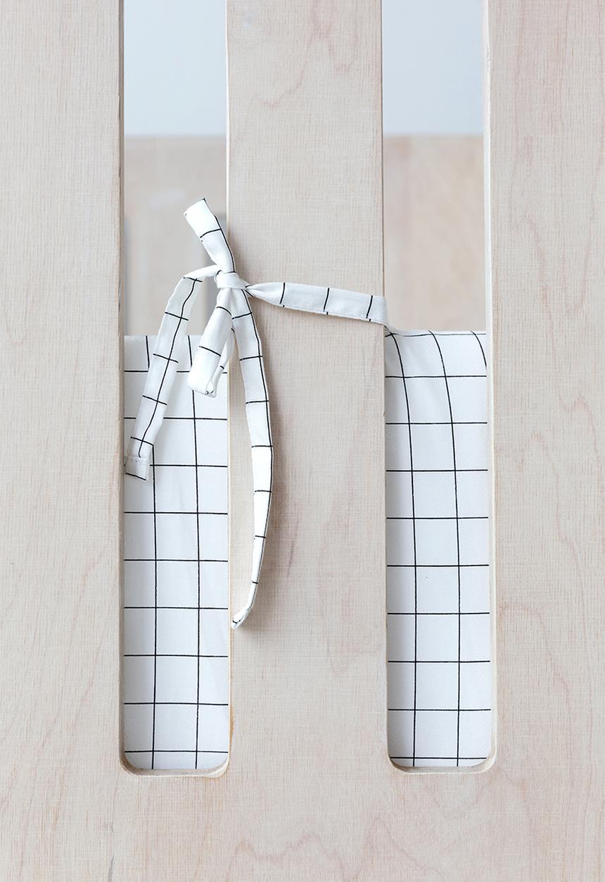 Phlo Studio - Grid cot bumper - black & white
