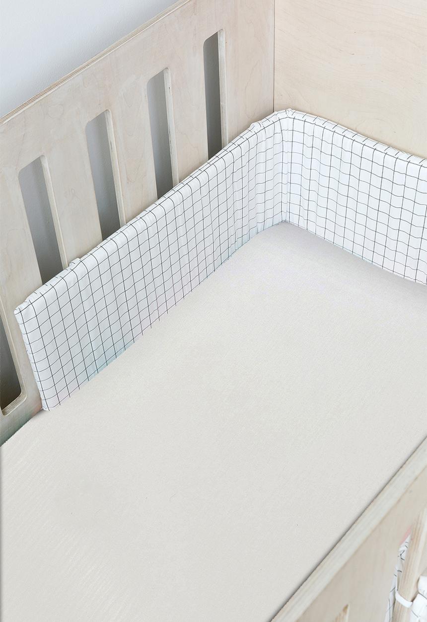 Phlo Studio - Grid cot bumper - black & white