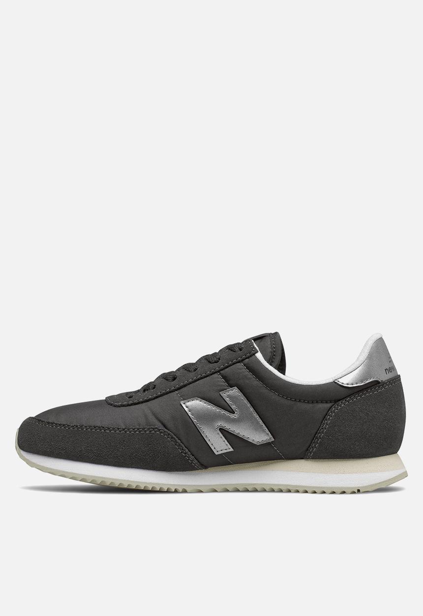 New Balance  - 720 - black 
