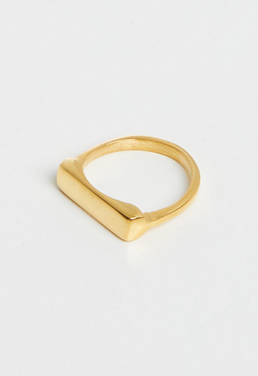 Lorne - Narrow top signet ring - gold