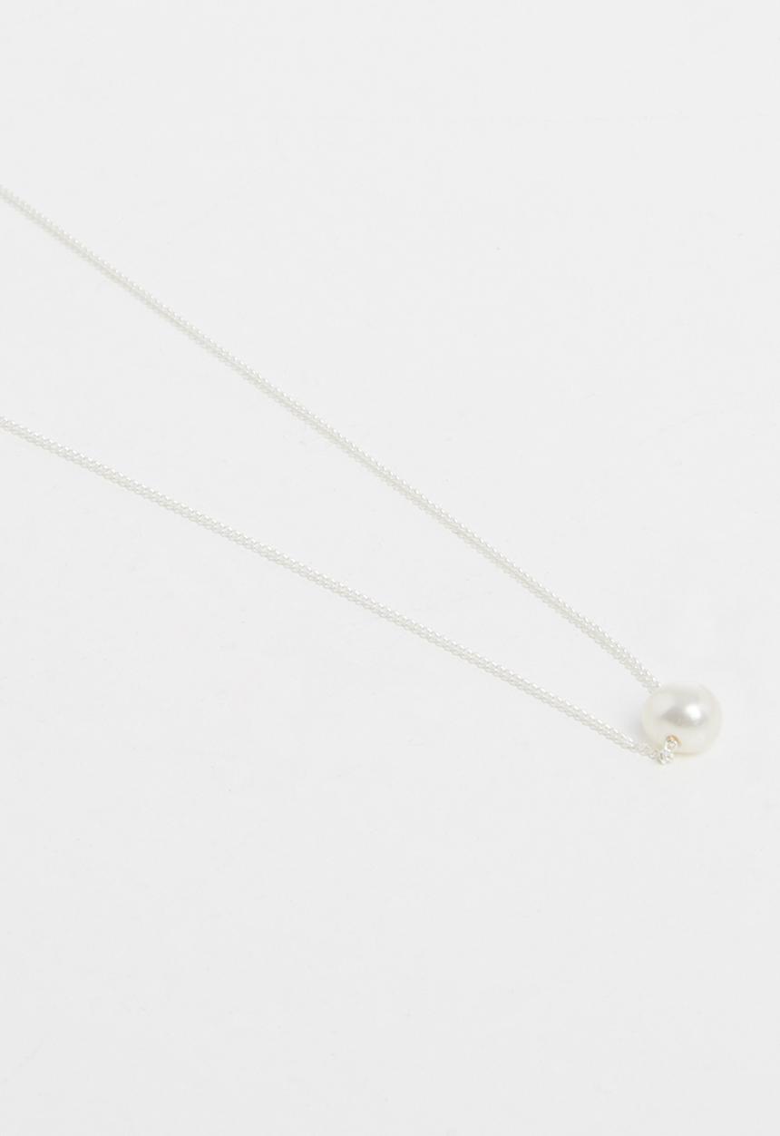 Lorne - White pearl necklace - silver & white