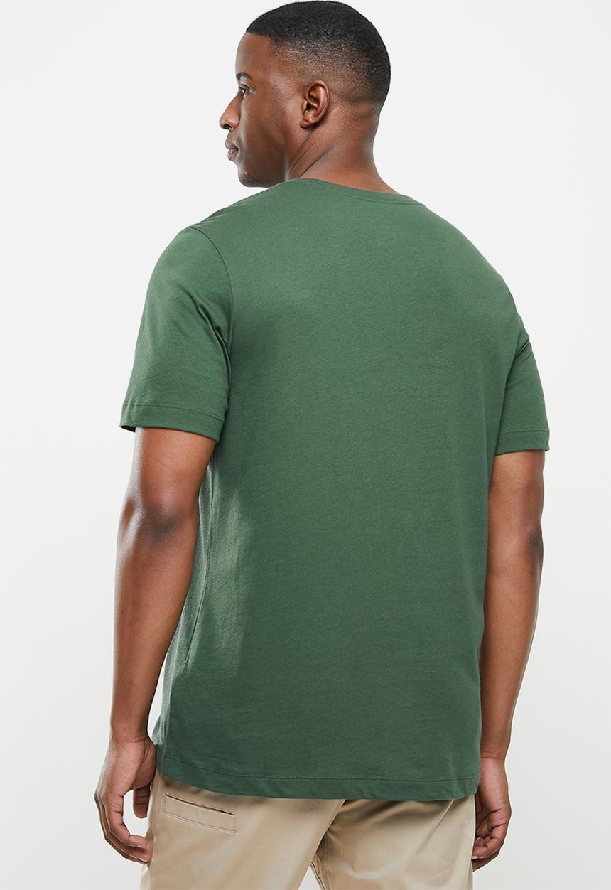 Nike - Nsw tee alt brand mark 12 - green 