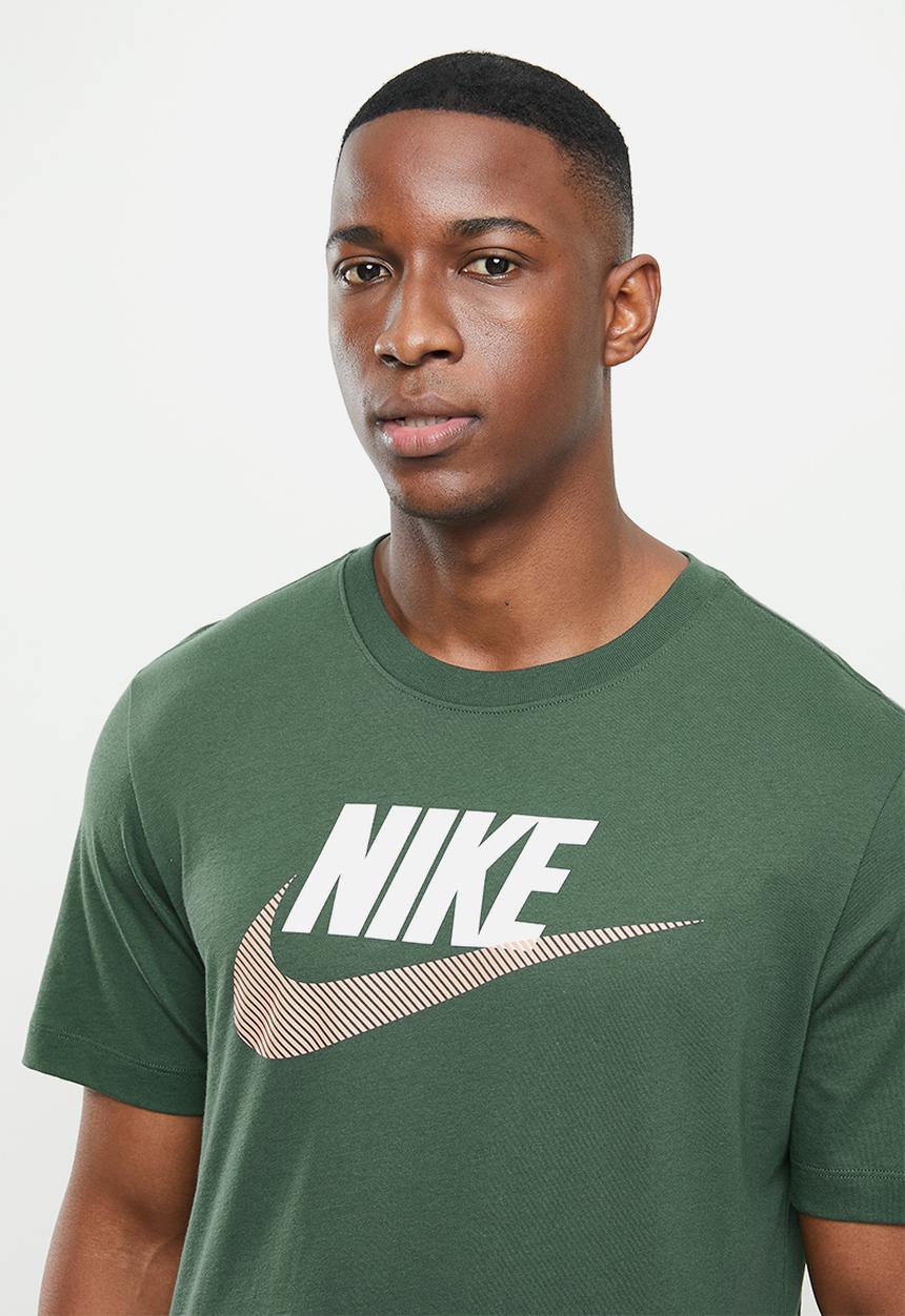 Nike - Nsw tee alt brand mark 12 - green 