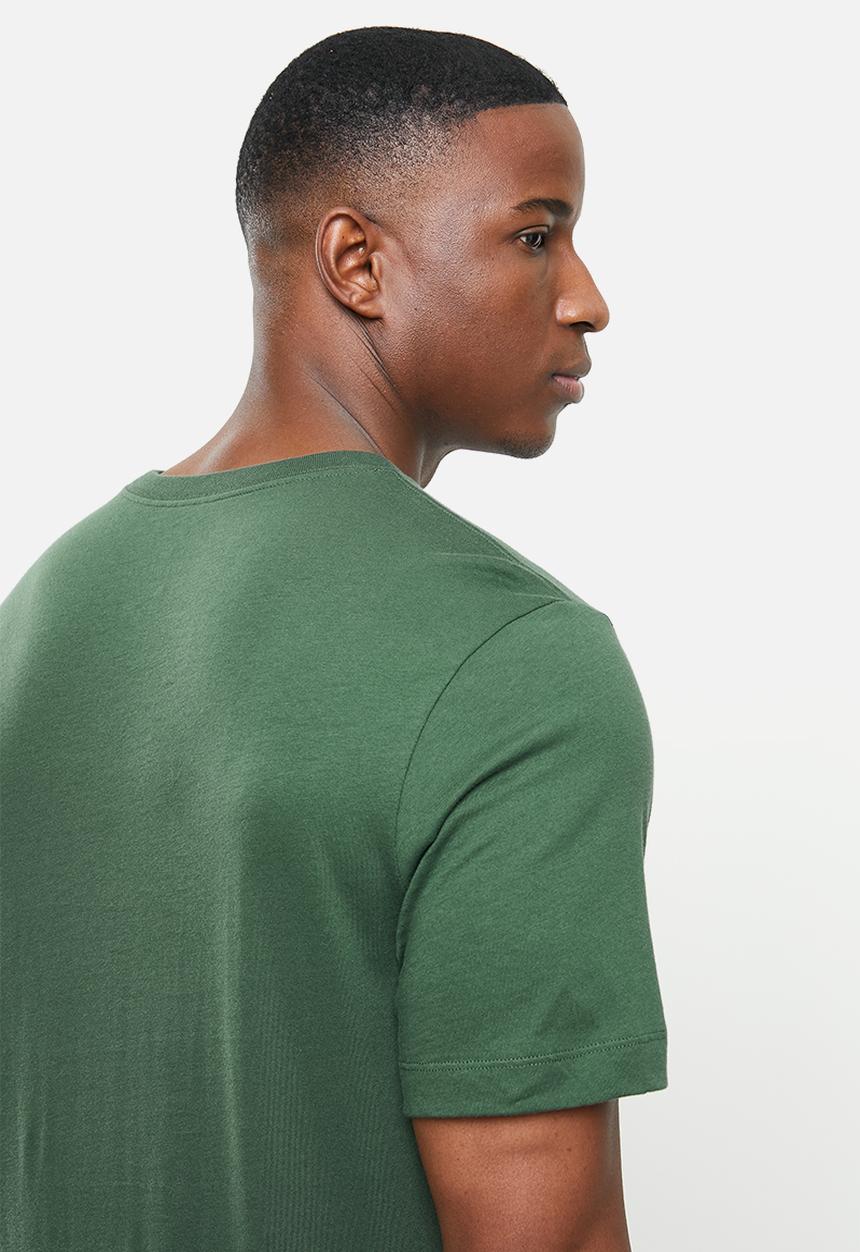 Nike - Nsw tee alt brand mark 12 - green 