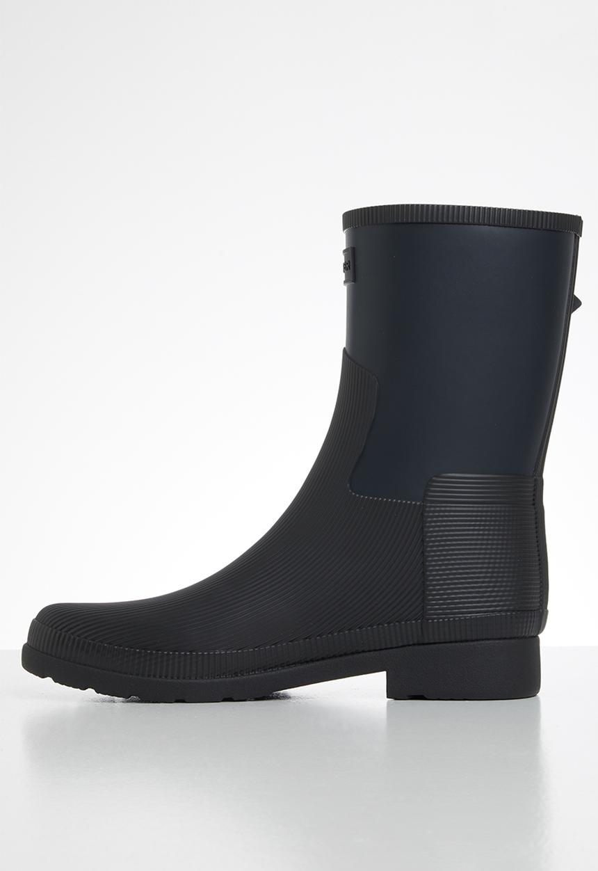 Hunter - Refined texture block boot short - black & navy