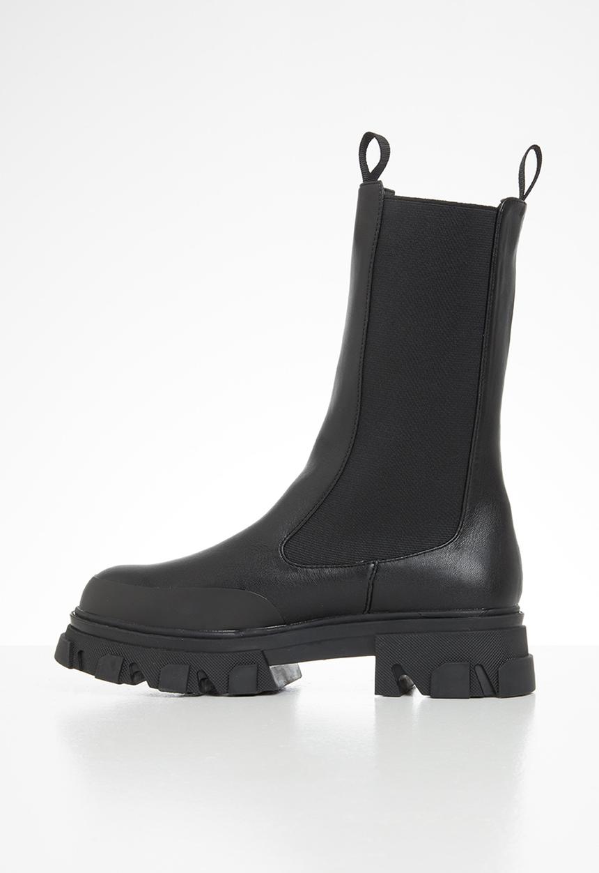 Public Desire - Boston calf high chunky sole boot - black