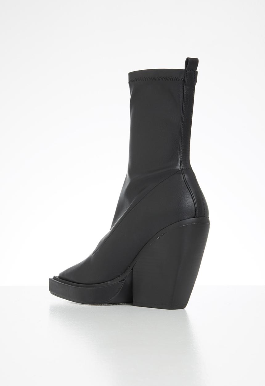 Public Desire - Rae block heel square toe ankle boot - black