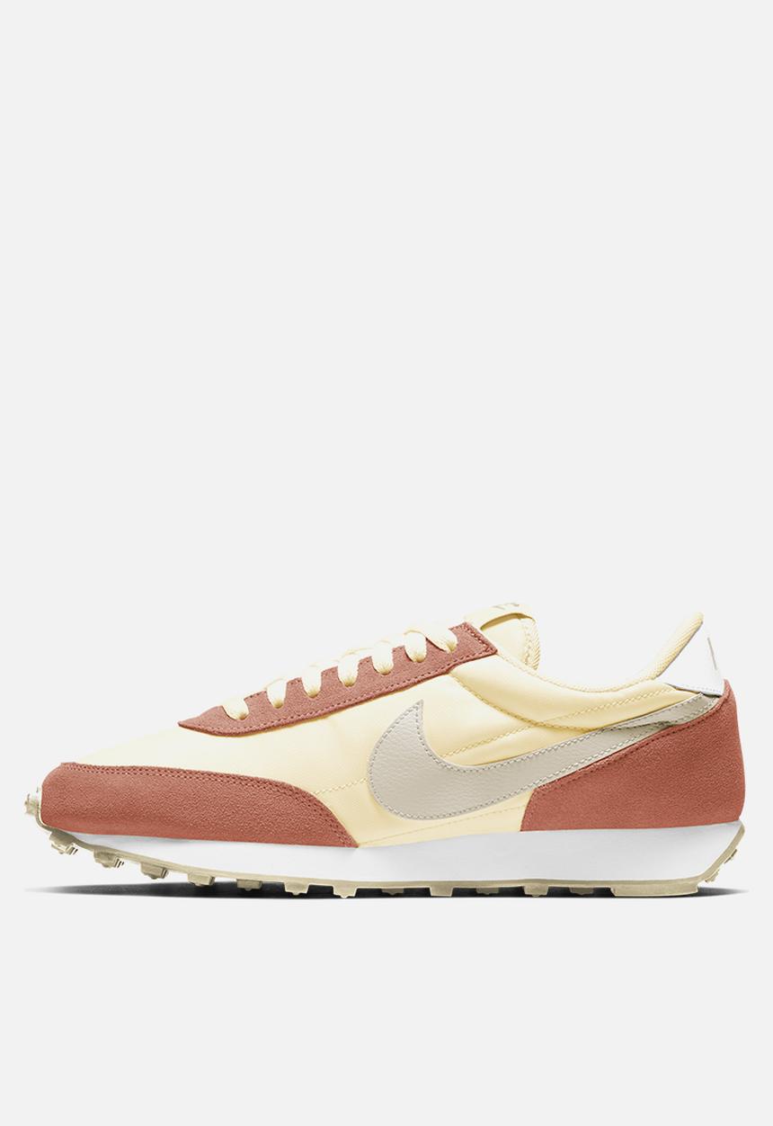 Nike - Daybreak - pale ivory/desert sand-light sienna