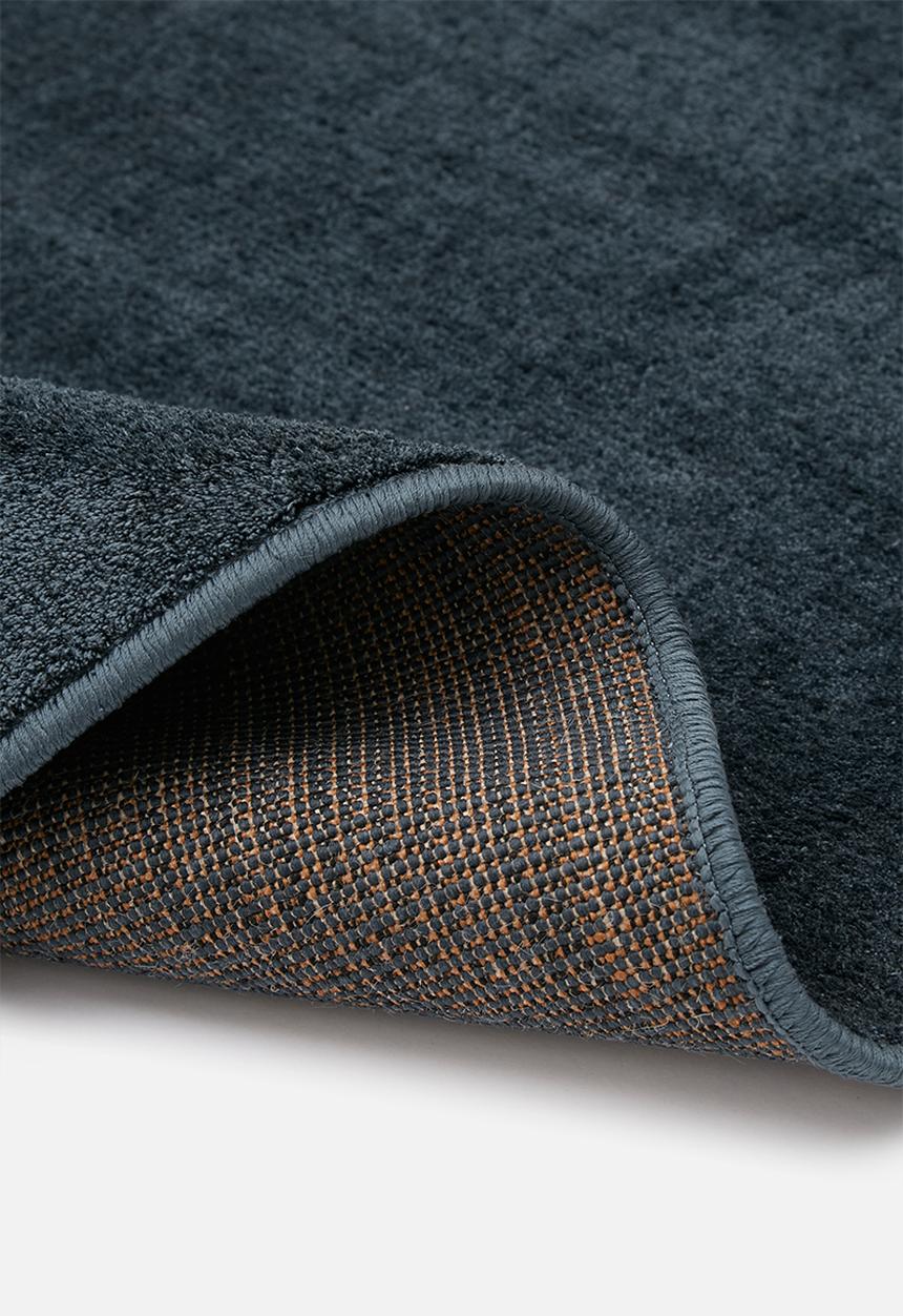 Sixth Floor - Silky micro polyester rug - blue