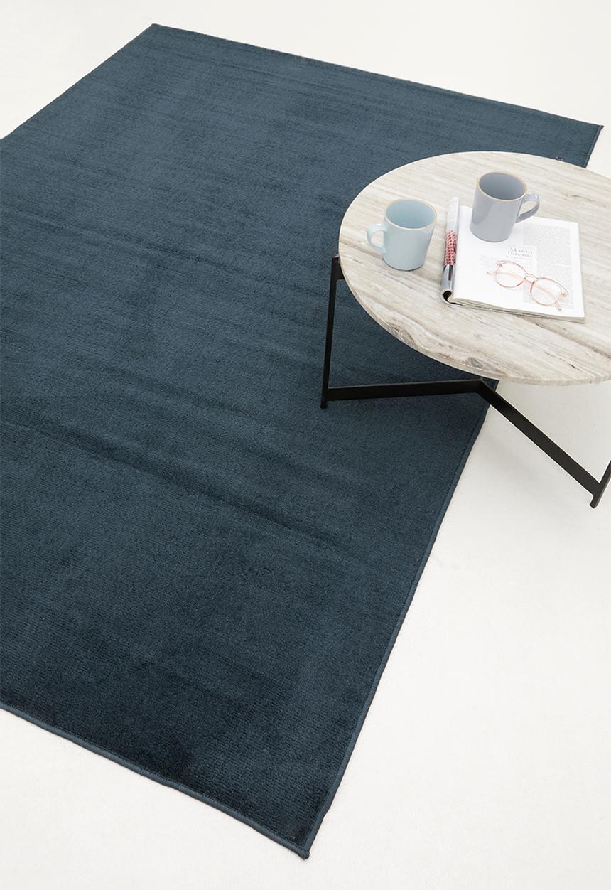 Sixth Floor - Silky micro polyester rug - blue