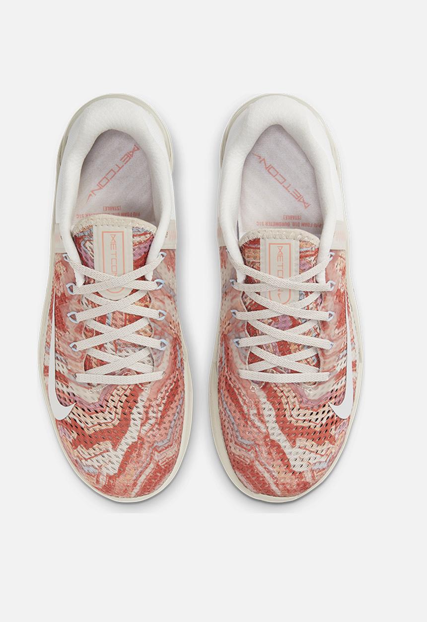 Nike - Wmns  metcon 6 - desert sand/summit white-crimson bliss