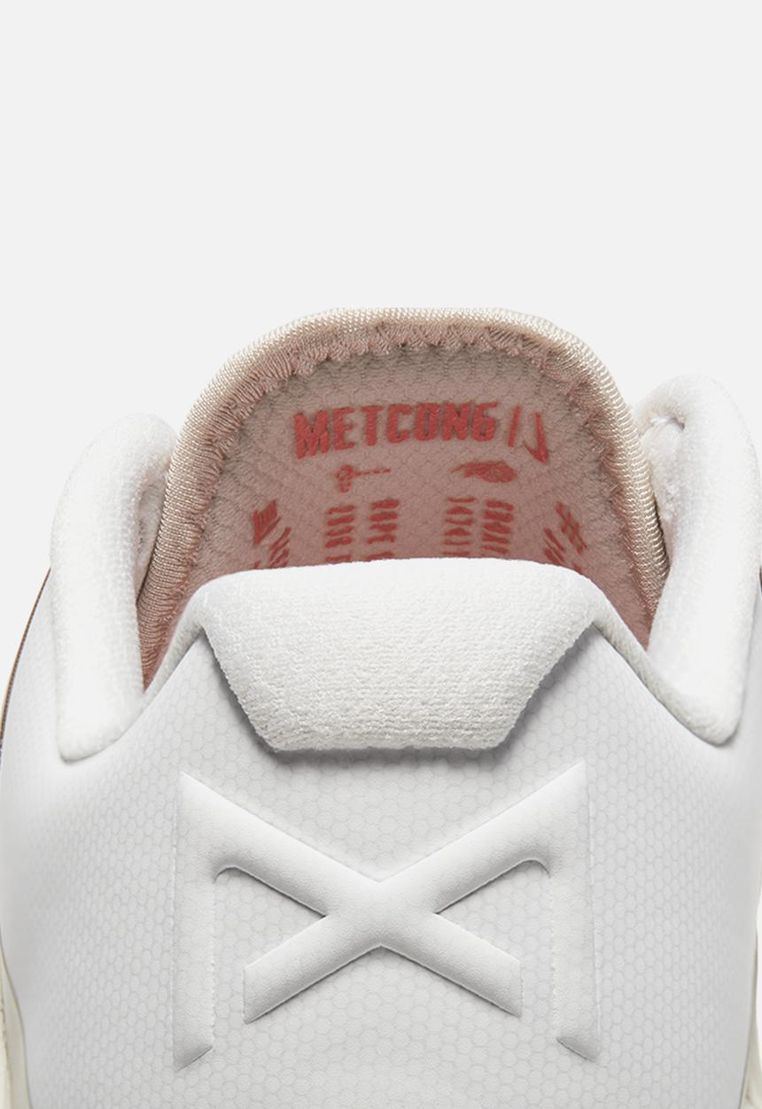 Nike - Wmns  metcon 6 - desert sand/summit white-crimson bliss