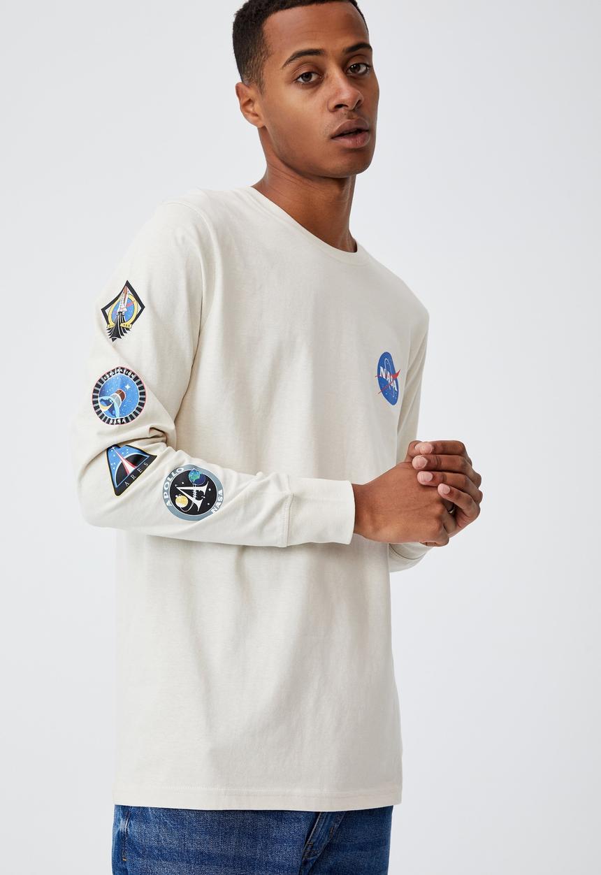 Cotton On - Tbar collab long sleeve t-shirt - lcn nas bone/nasa - retro badges