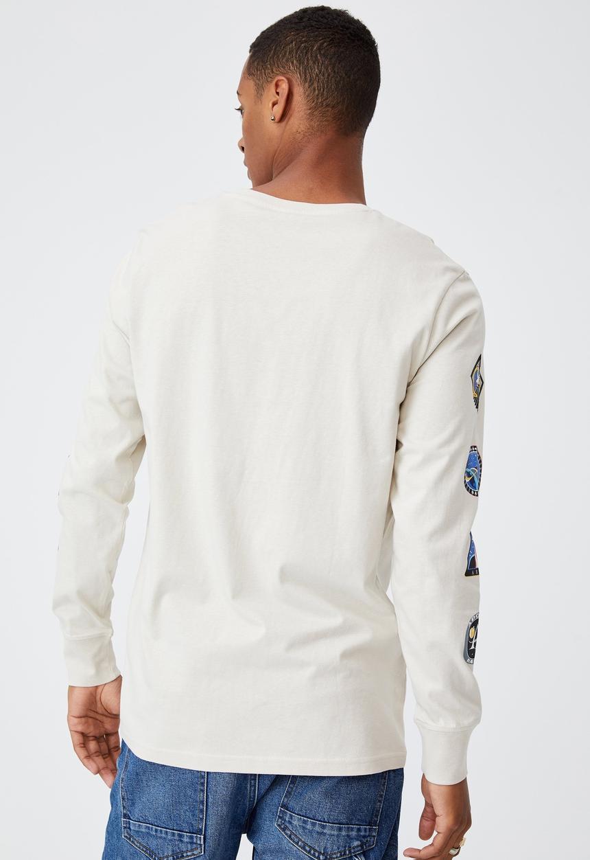 Cotton On - Tbar collab long sleeve t-shirt - lcn nas bone/nasa - retro badges