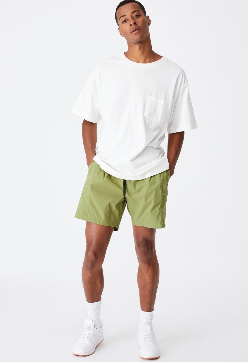 Cotton On - Nylon urban short - grass green