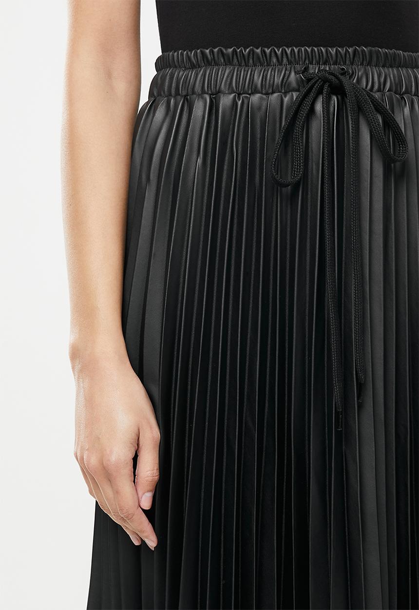 Me&B - Pleated skirt - black