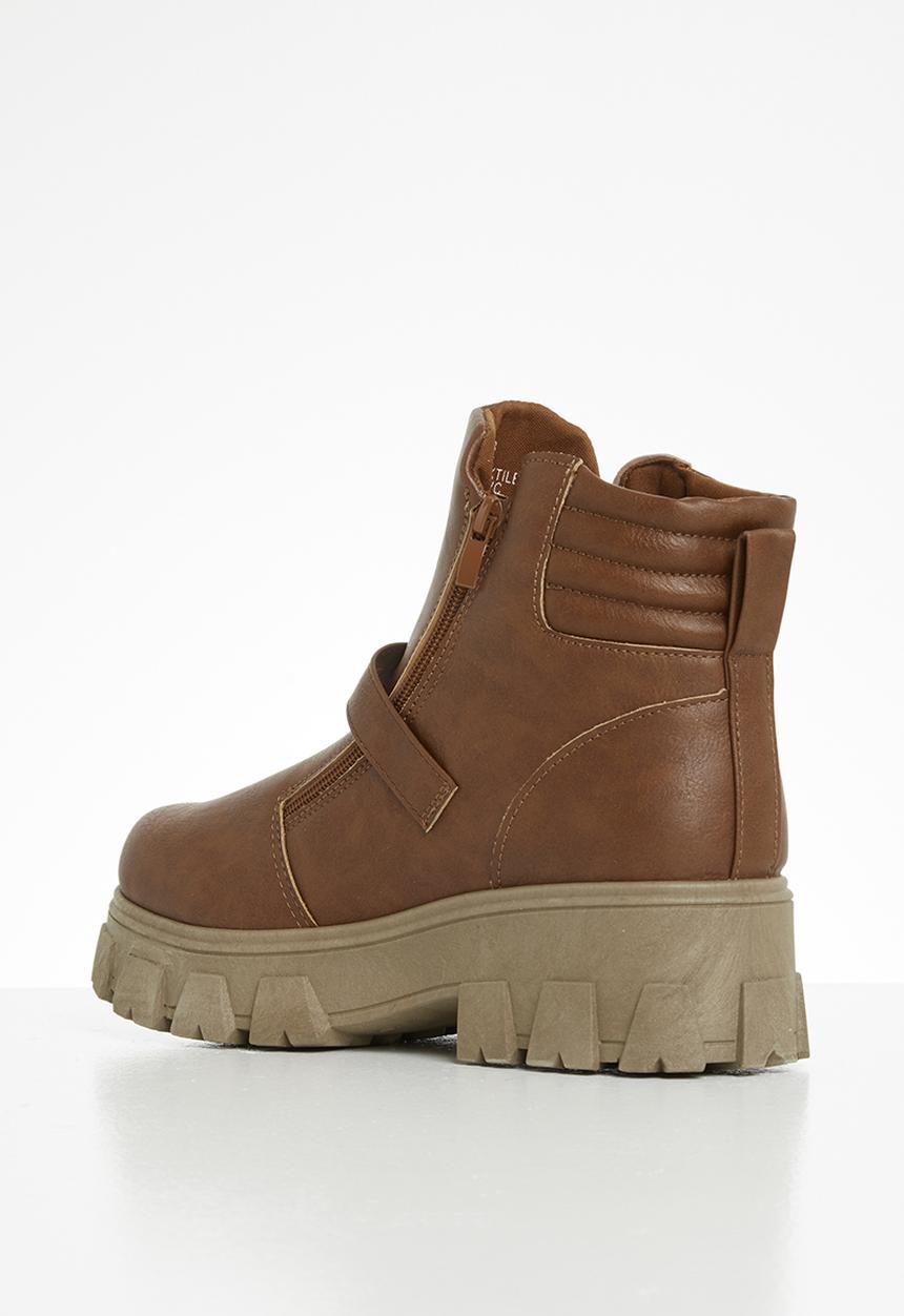 Seduction - Buckle lug sole combat boot - tan