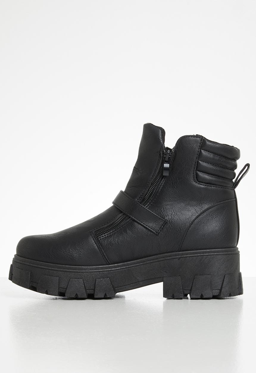 Seduction - Buckle lug sole combat boot - black