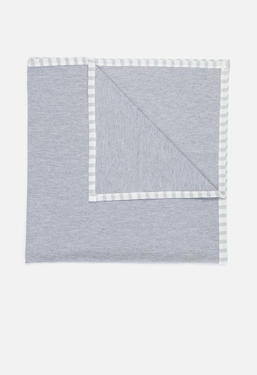 Sticky Fudge - Baby stripe blanket - grey
