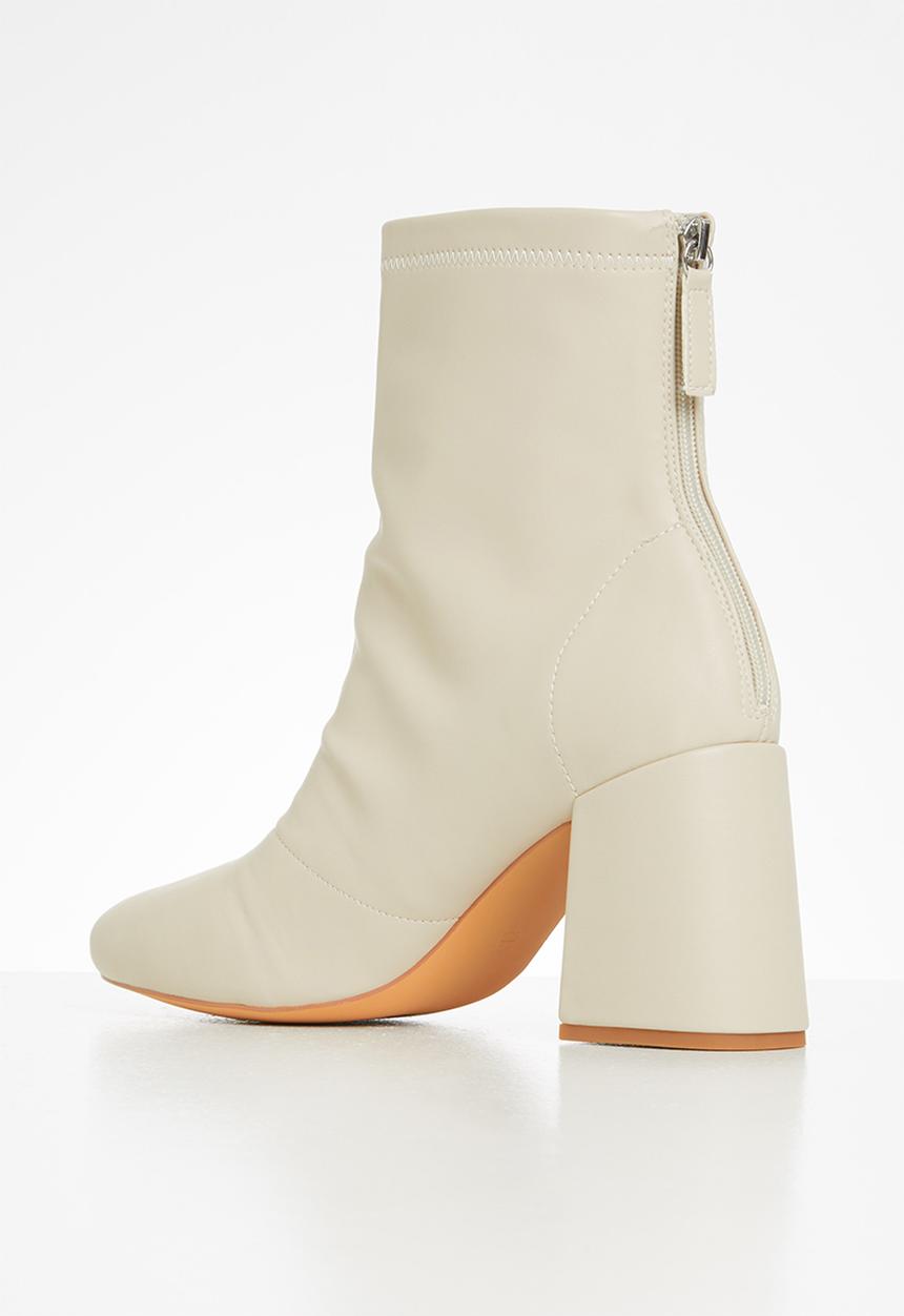 Missguided - Faux leather block heel sock boots - cream