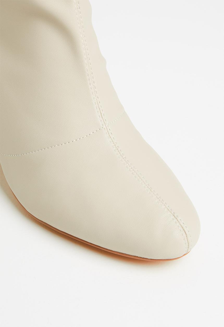 Missguided - Faux leather block heel sock boots - cream