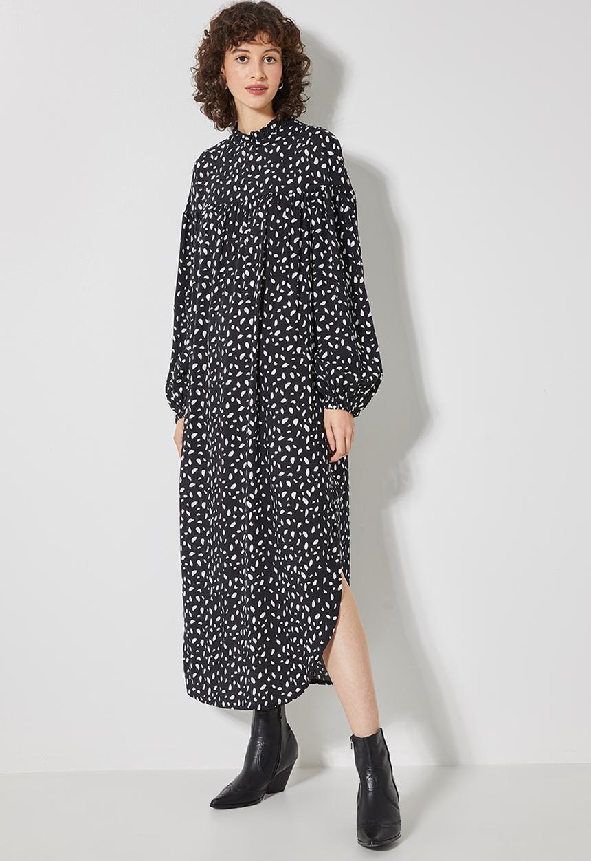 Superbalist - Empire cutline curved hem dress - black & white