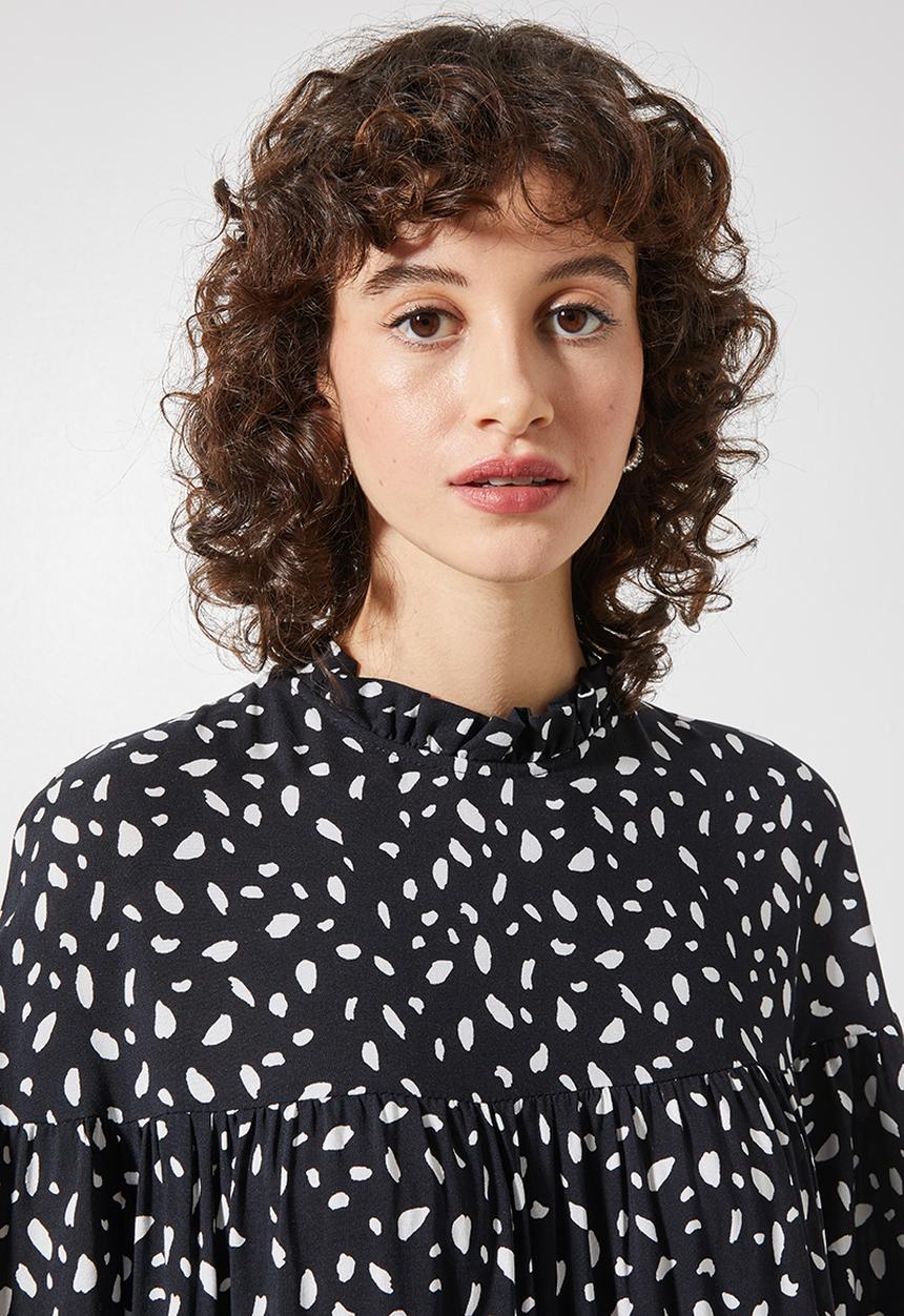 Superbalist - Empire cutline curved hem dress - black & white