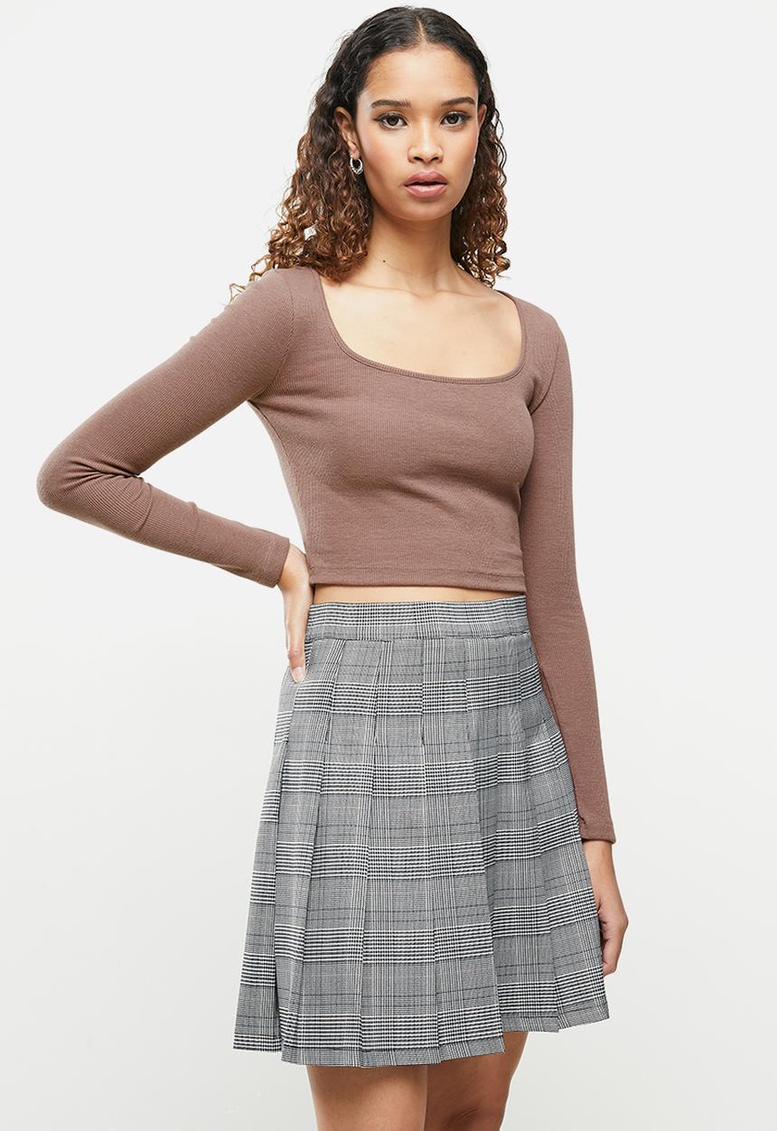 Blake - Scoop neck fitted top - brown